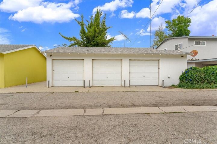 Property Photo: 5816 Woodman Ave CA 91401