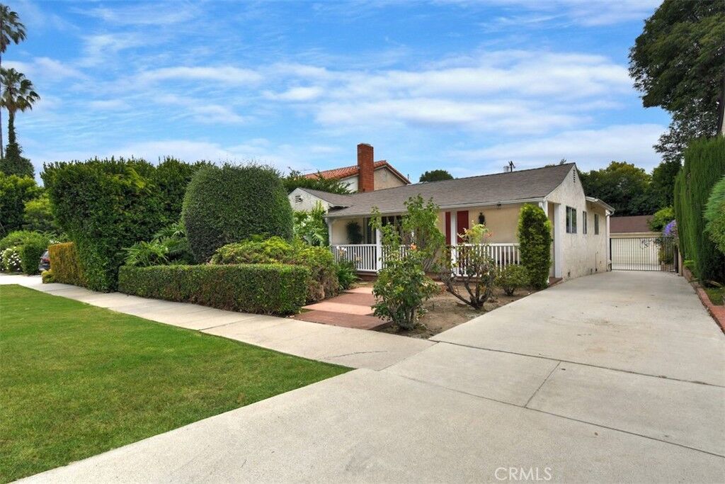 Property Photo:  14451 Greenleaf Street  CA 91423 