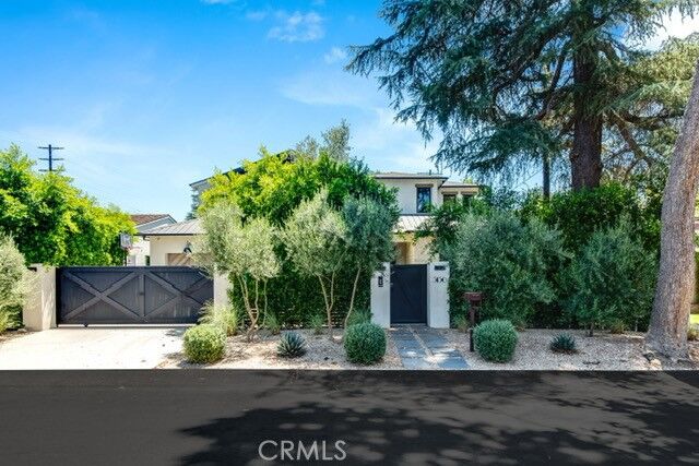 Property Photo:  5150 Beeman Avenue  CA 91607 