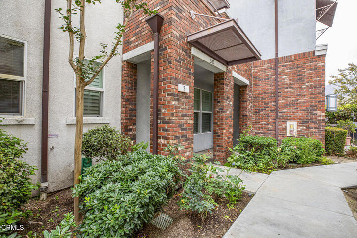 Property Photo: 383 Arden Avenue 2 CA 91203