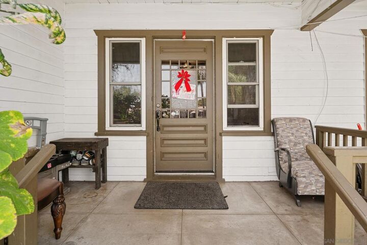 Property Photo:  845 W 3rd  CA 92025 