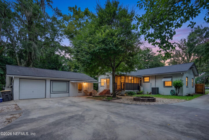 Property Photo: 2735 Parental Home Road FL 32216