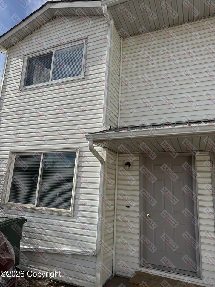 Property Photo:  1405 E 12th St  WY 82716 