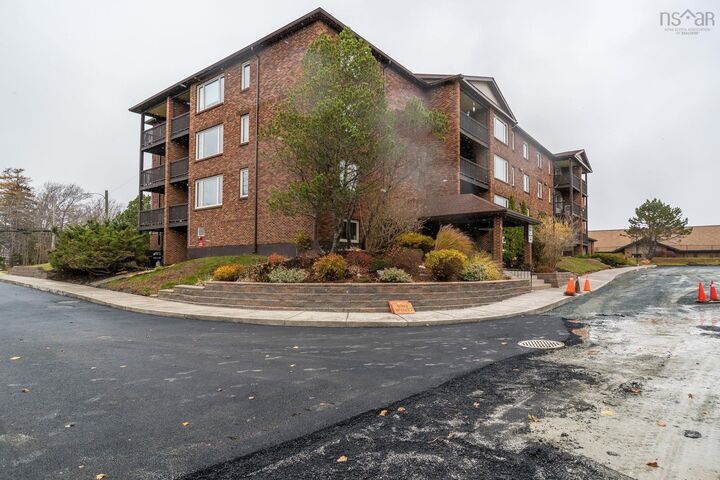 403 64 Cumberland Drive — photo 1
