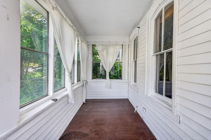 Property Photo:  736 Plum Street  MN 55106 