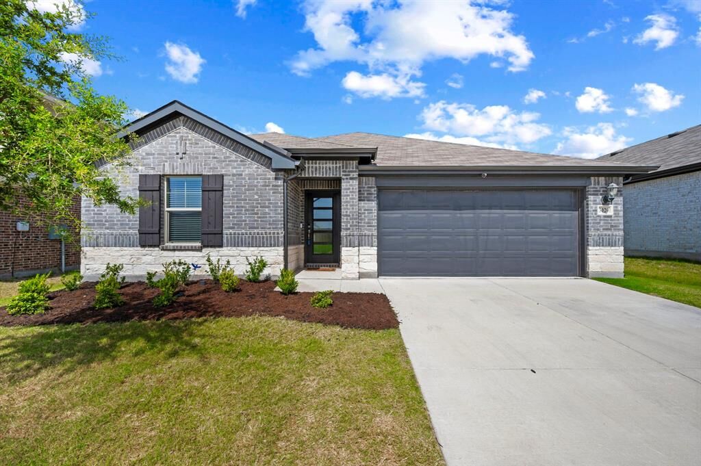 Property Photo:  3020 Dixondale Drive  TX 76108 