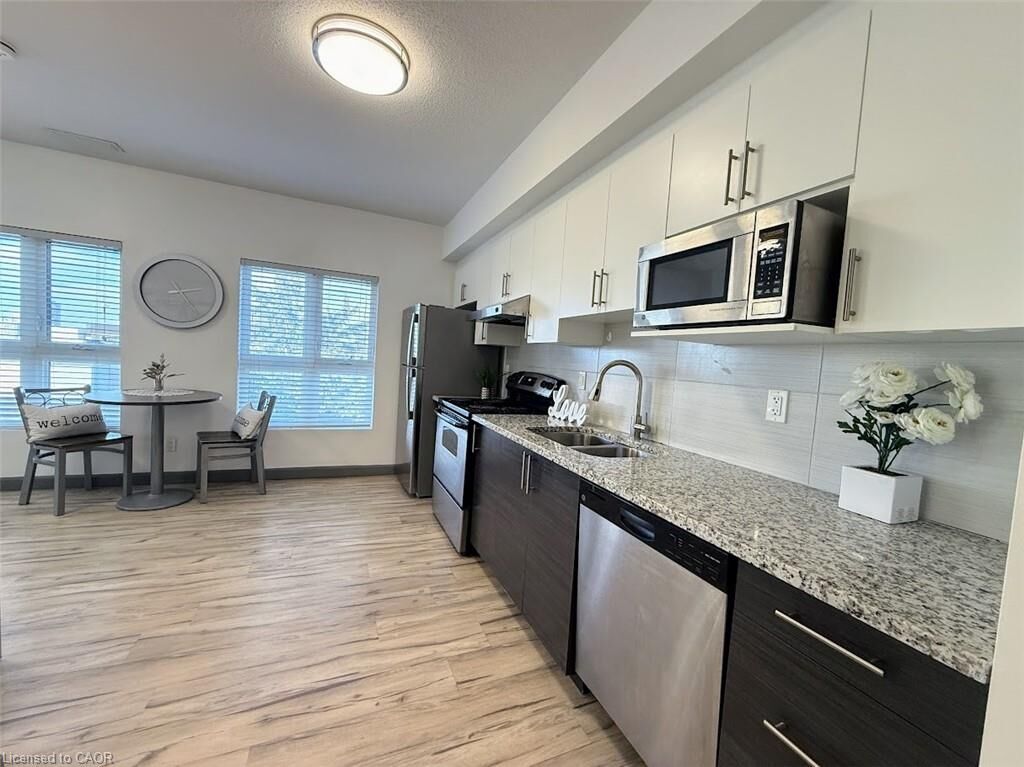 Property Photo:  258B Sunview Street 283  ON N2L 0H7 