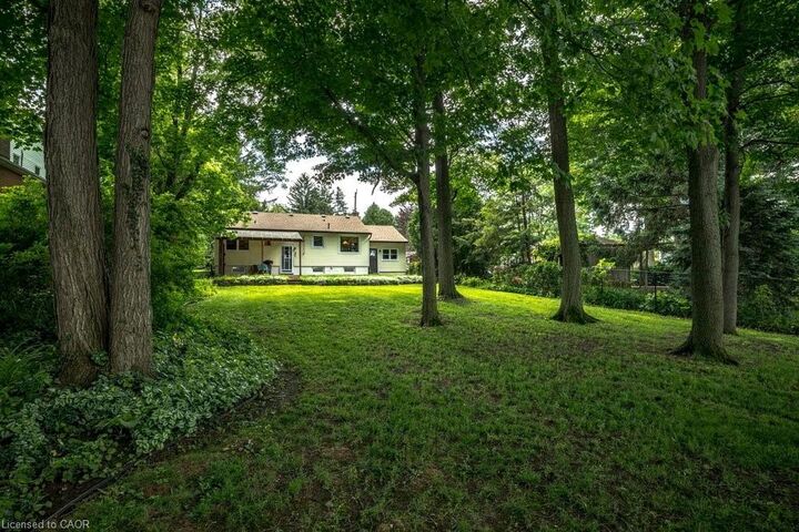 Property Photo:  803 Montgomery Drive  ON L9G 3H6 