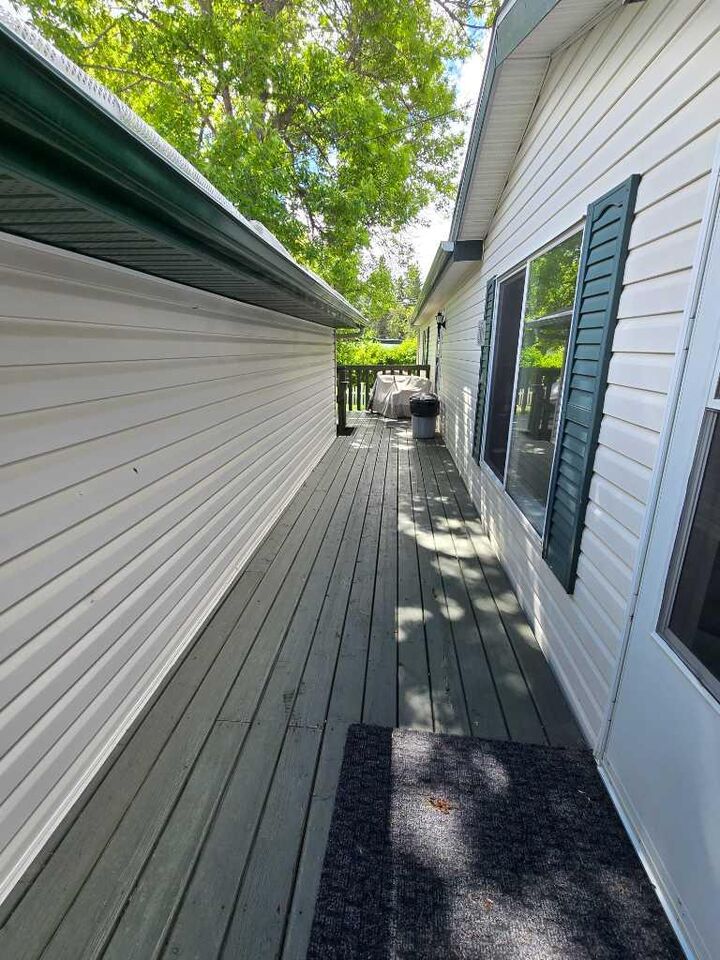 Property Photo:  40 Mobile Drive  AB T0M 2A0 