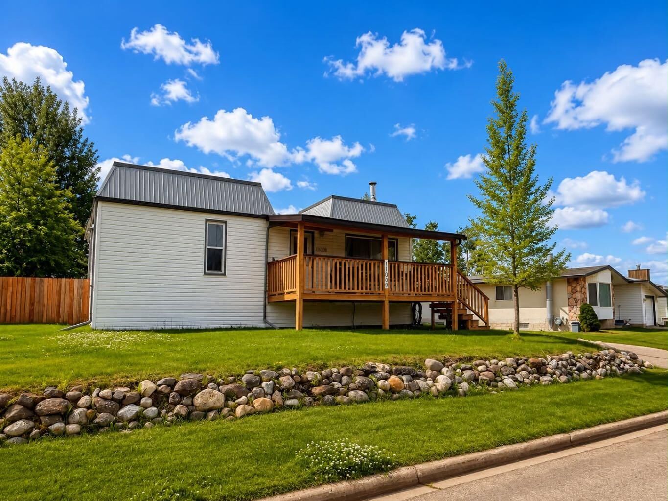 Property Photo:  11009 Hoppe Avenue  AB T0E 0Y0 