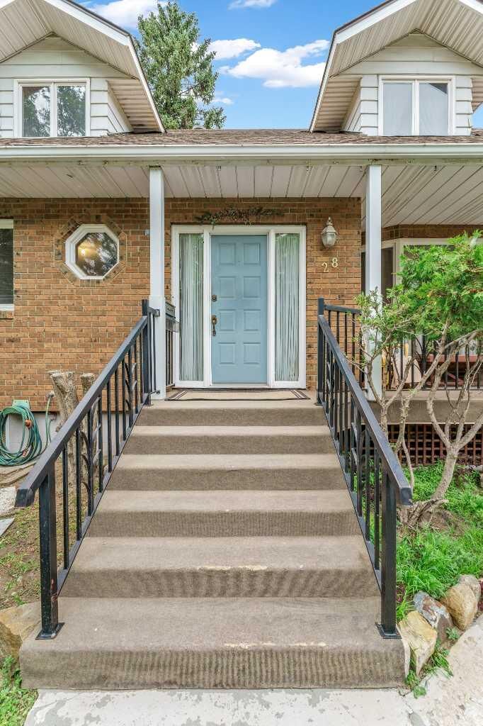 Property Photo:  28 Aberdeen Street SE  AB T1A 0P7 