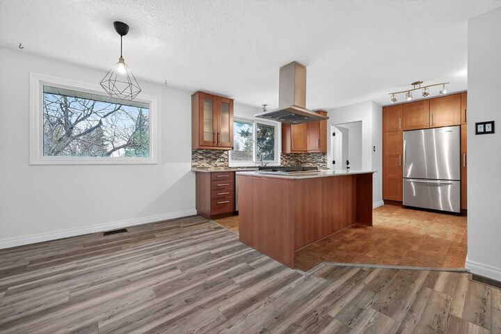 Property Photo: 81 Westminster Drive SW AB T3C 2T2