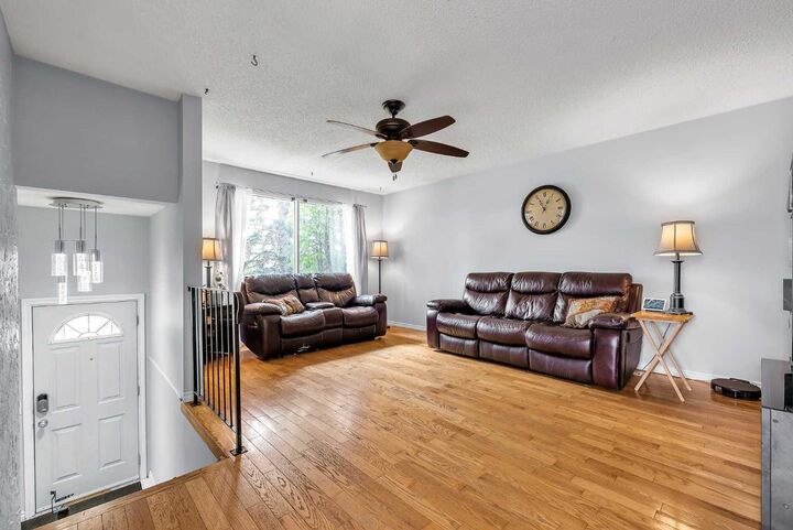 Property Photo: 215 Erin Woods Drive SE AB T2B 2V7