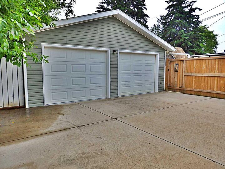 Property Photo:  4813 48A Street  AB T9X 1T4 