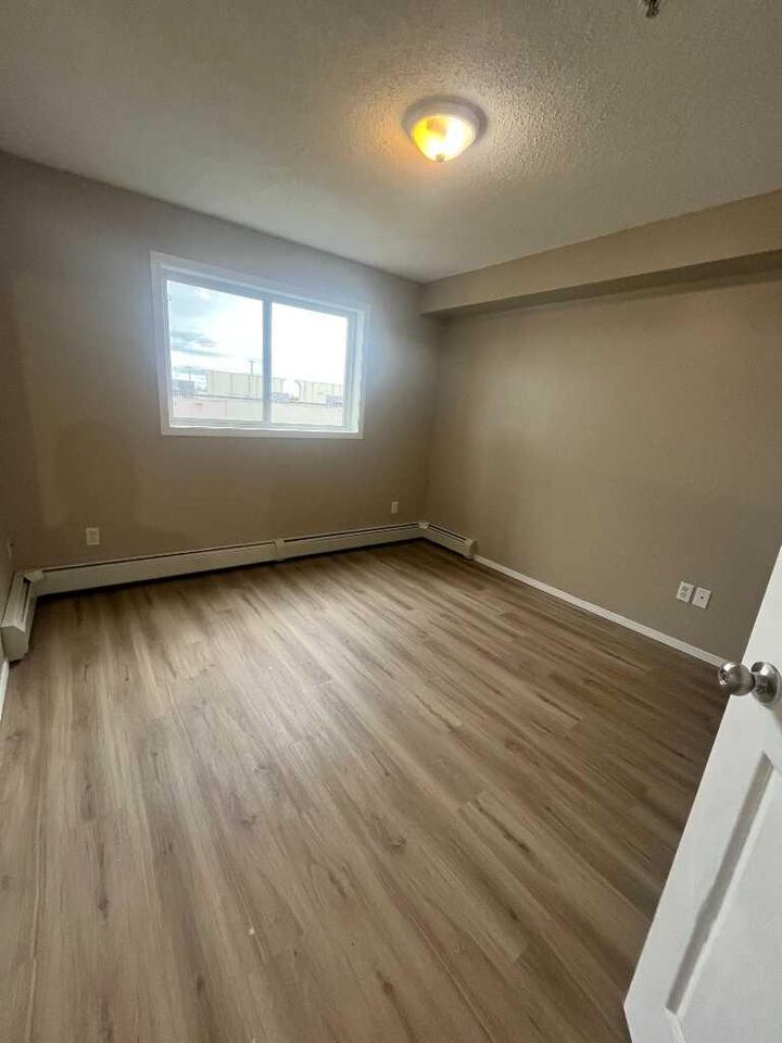 Property Photo: 4975 130 Avenue SE 4312 AB T2Z 4M5