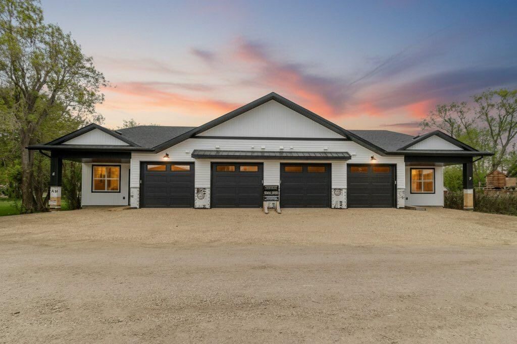 Property Photo:  5463 55 Avenue 6  AB T4L 1M1 