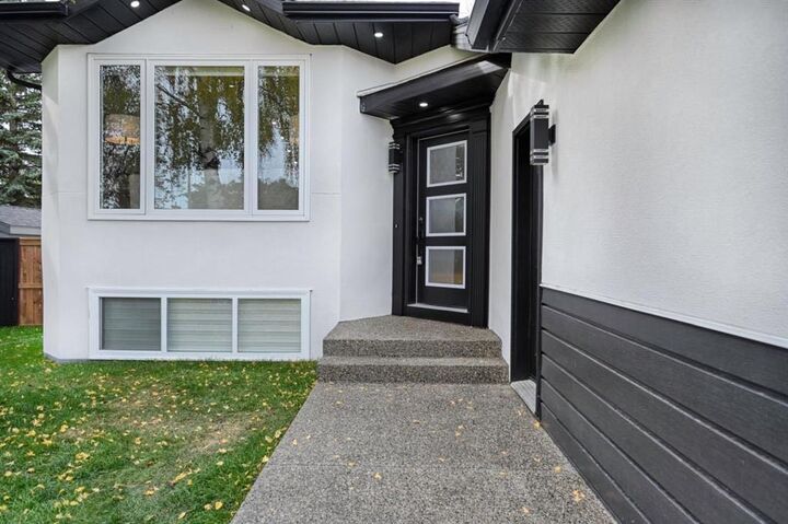 Property Photo: 941 West Chestermere Drive AB T1X 1B7