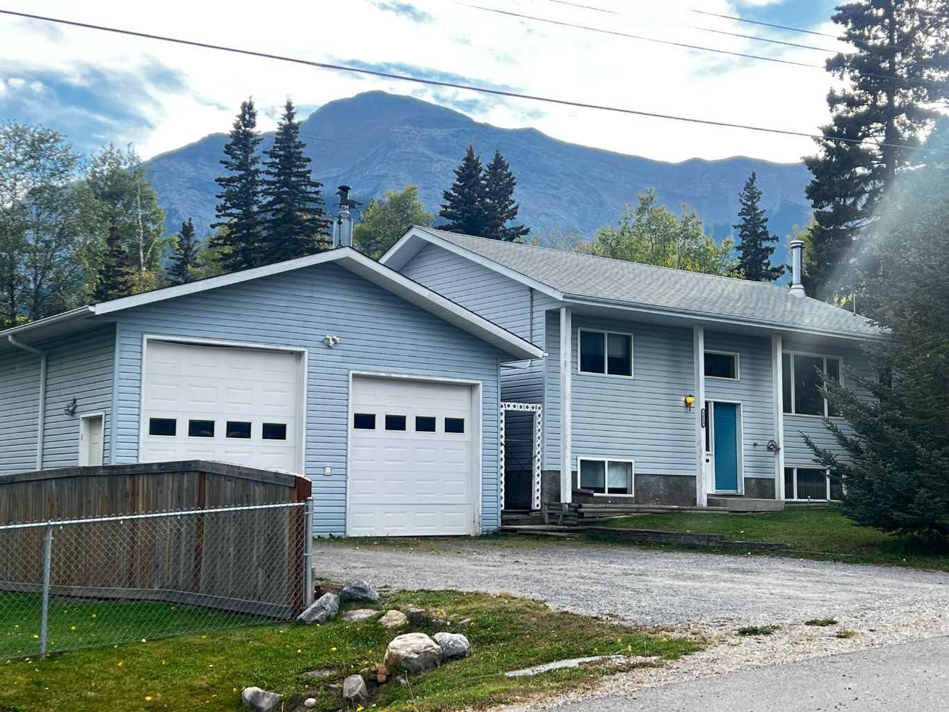 Property Photo:  5013 Blue Diamond Gr Crescent  AB T0E 0C0 