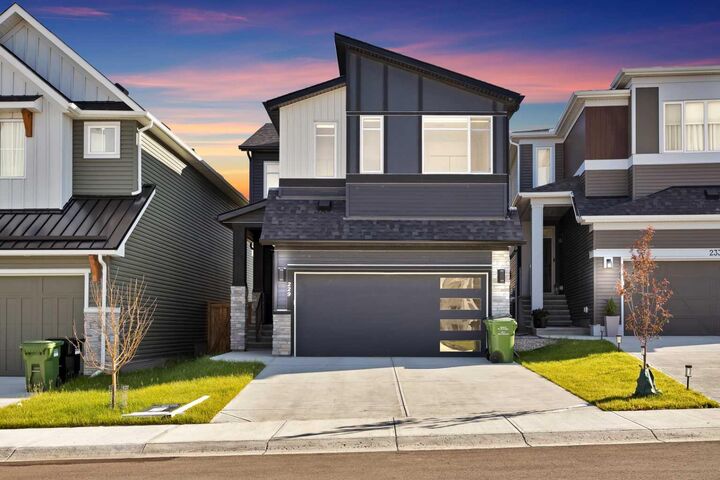 229 Calhoun Crescent NE — photo 1