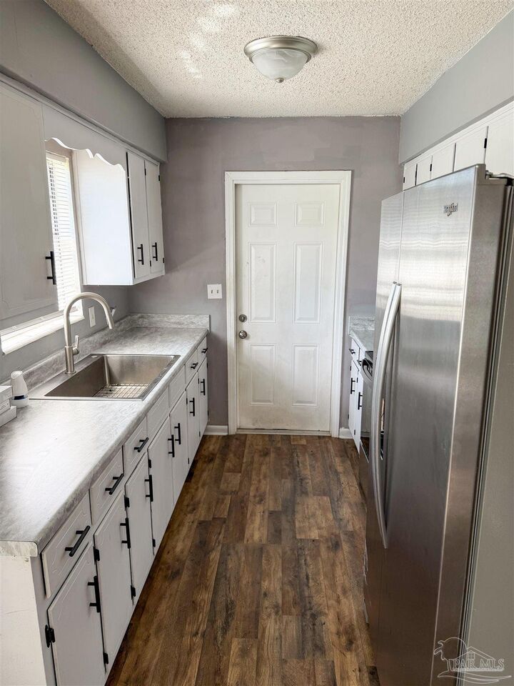Property Photo: 6255 Memphis Ave FL 32526