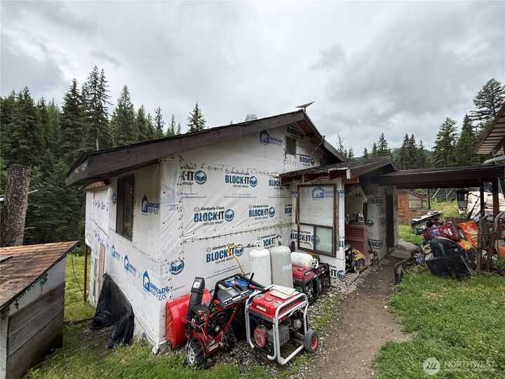 Property Photo: 154 W Cougar Creek Road WA 98859