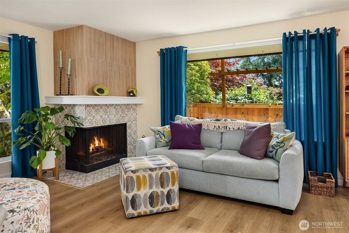 Property Photo: 242 4th Avenue S 1 WA 98020