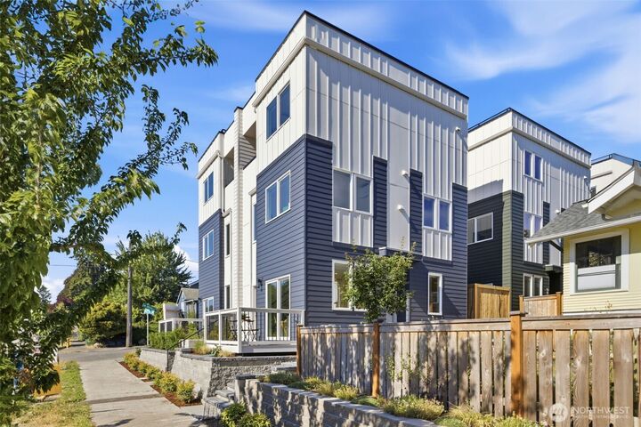 Property Photo:  5904  42nd Avenue SW  WA 98136 