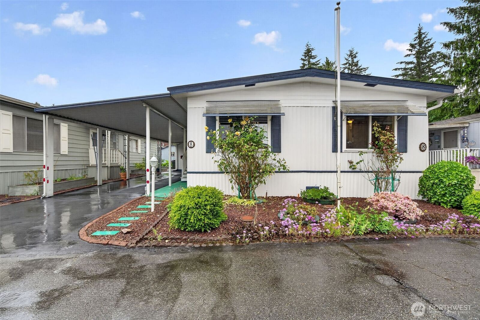 Property Photo:  1316  91st Avenue SE 8  WA 98258 