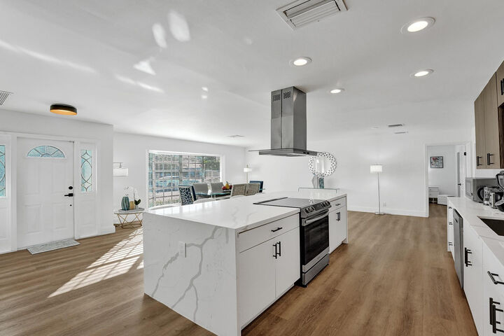 Property Photo:  4751 NE 29th Avenue  FL 33308 
