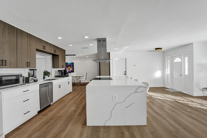 Property Photo:  4751 NE 29th Avenue  FL 33308 