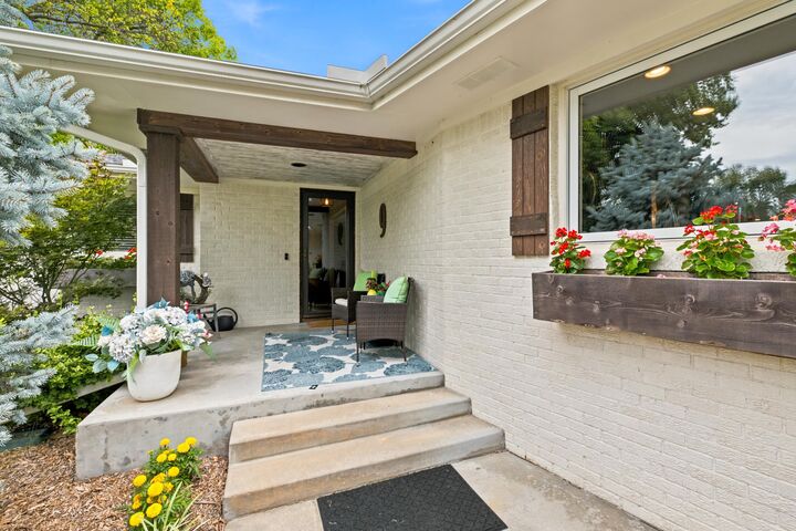 Property Photo:  9 W Rolling Hills Dr  KS 67212 