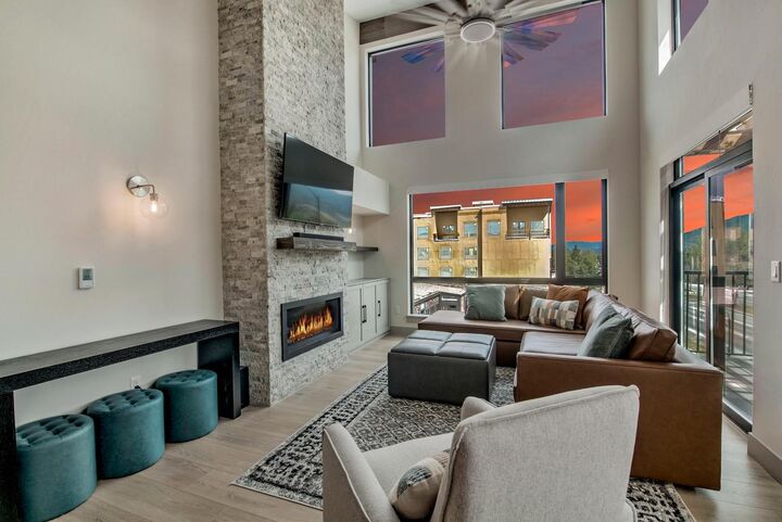 Property Photo:  37 W 4th Street 301E  CO 80498 
