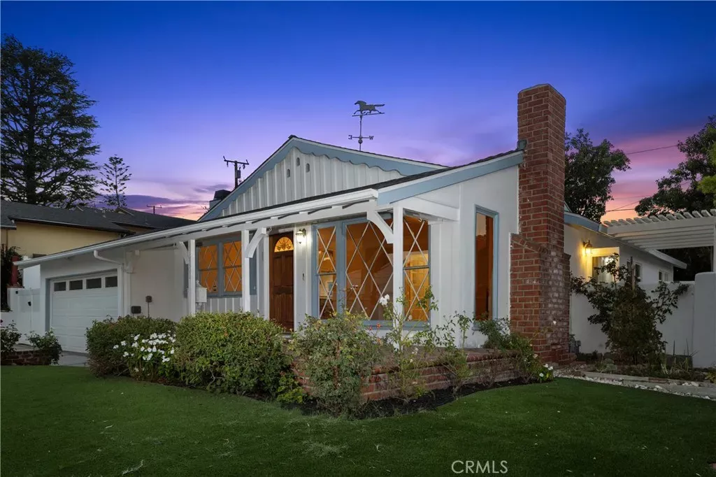 Property Photo:  2051 W Elberon  CA 90275 