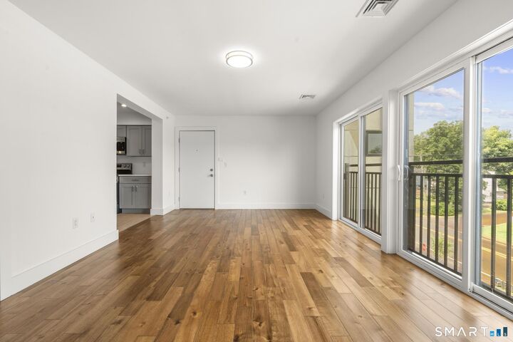 Property Photo:  245 East Main Street 10  CT 06405 