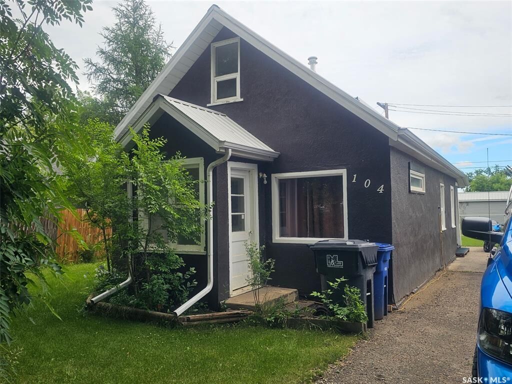 Property Photo: 104 4th Street E SK S9X 1H4