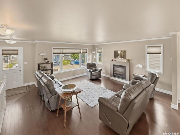 Property Photo: 552 1st Avenue NE SK S9H 2B7