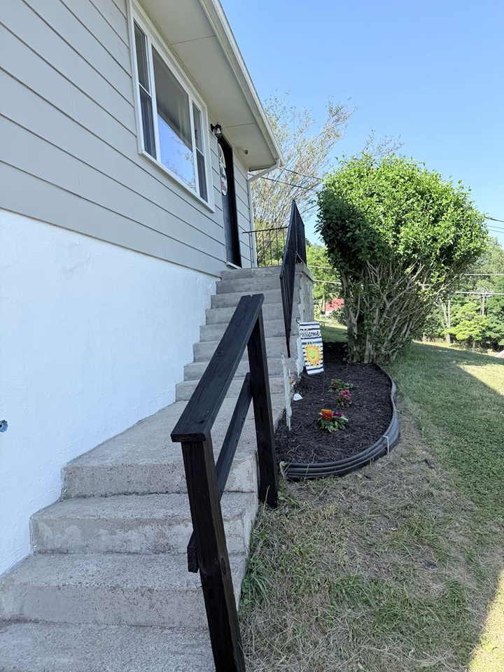 Property Photo:  100 Serpentine St  VA 24651 