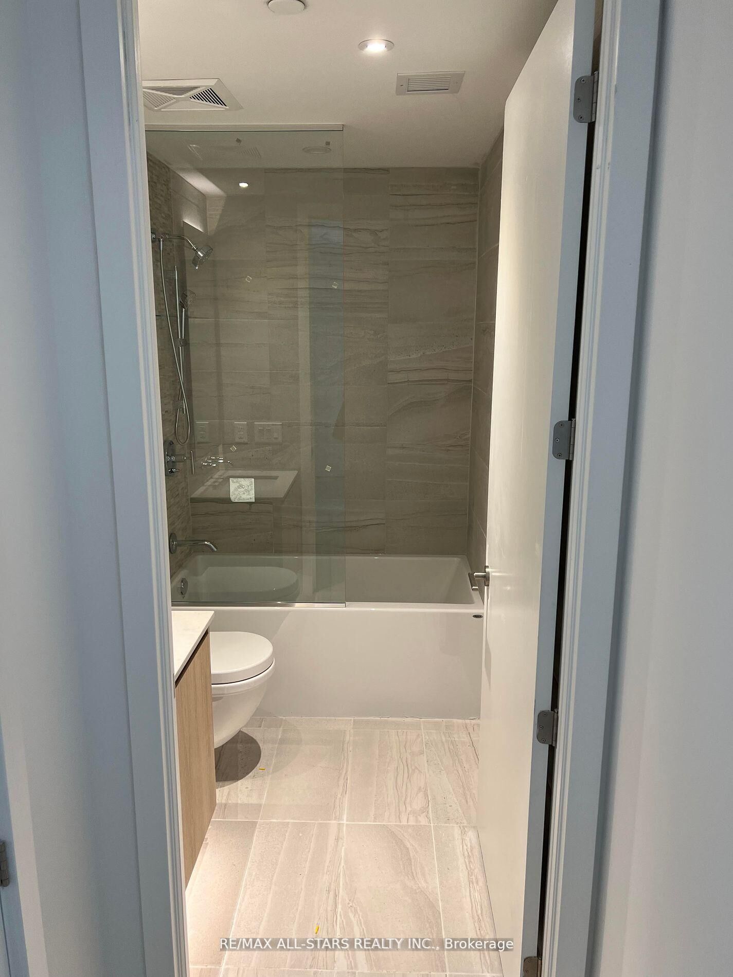 Property Photo: 81 Wellesley Street E 1002 ON M4Y 0C5