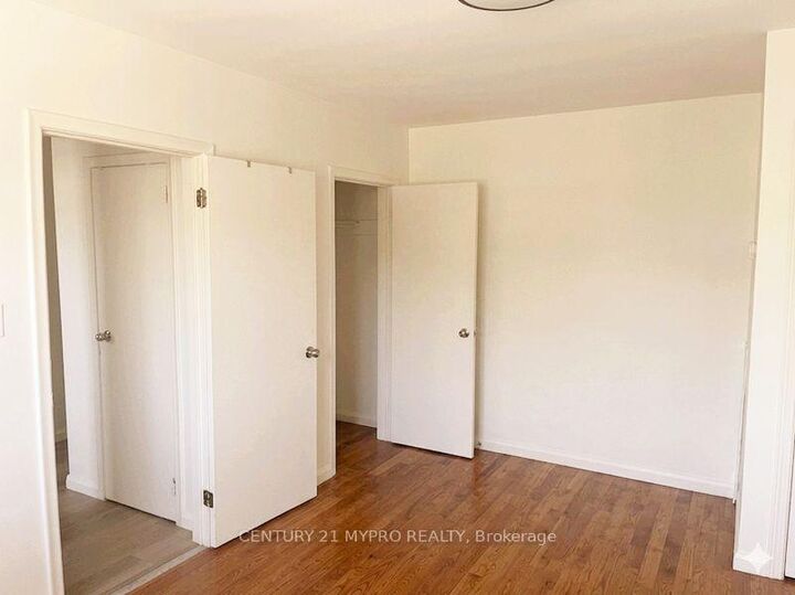 Property Photo: 242 Sheppard Avenue W Unit 1 ON M2N 1N3