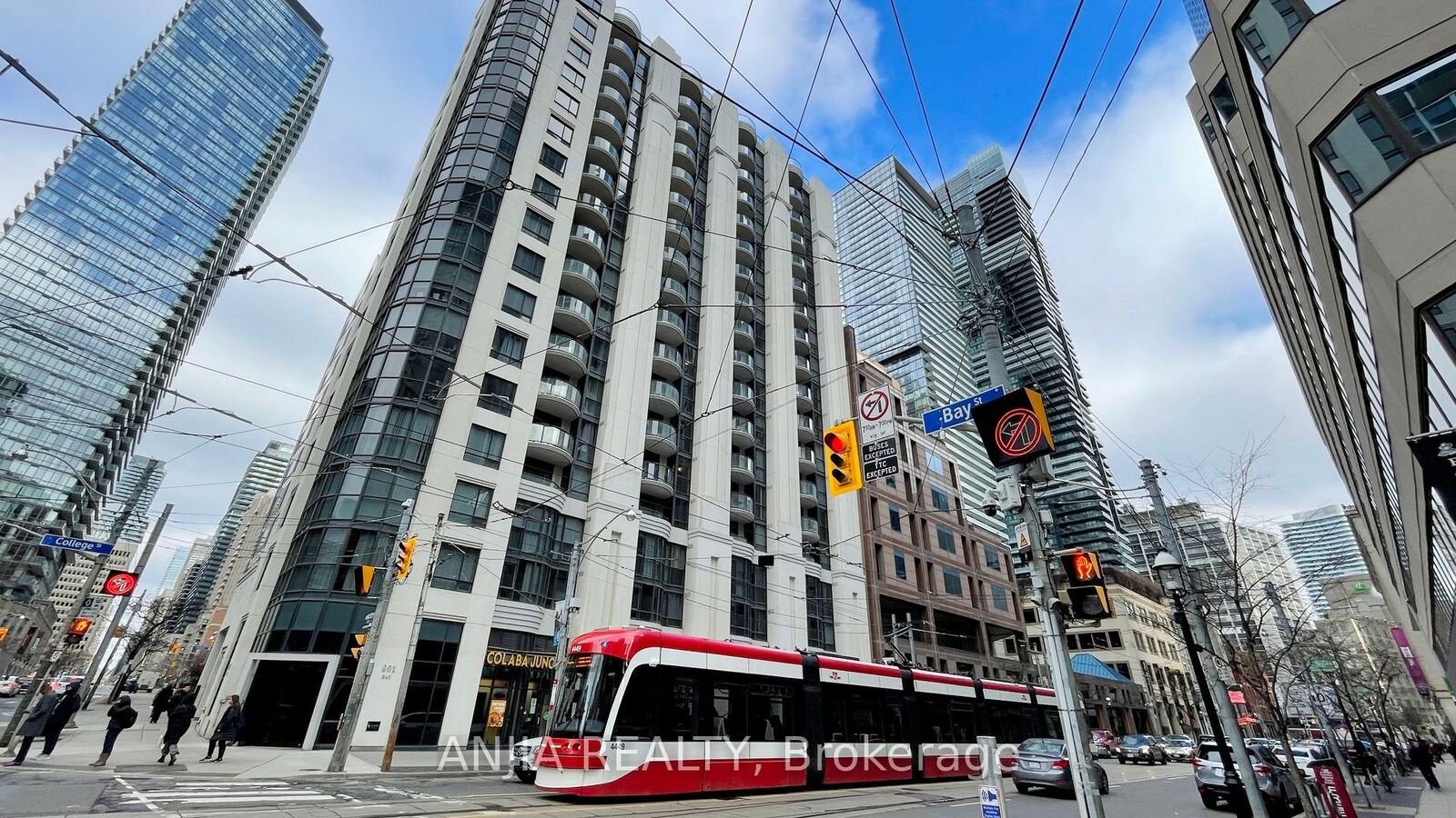 Property Photo:  801 Bay Street 1502  ON M5S 1Y9 