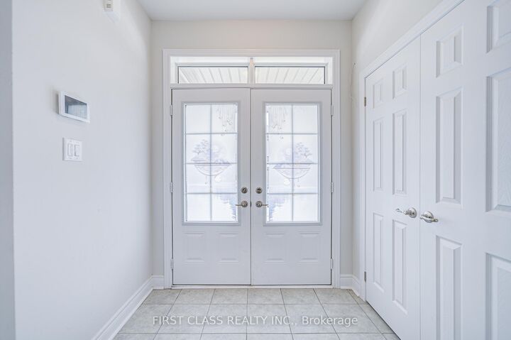Property Photo:  8 Nigh Drive 2nd Floor  ON L3S 0G4 