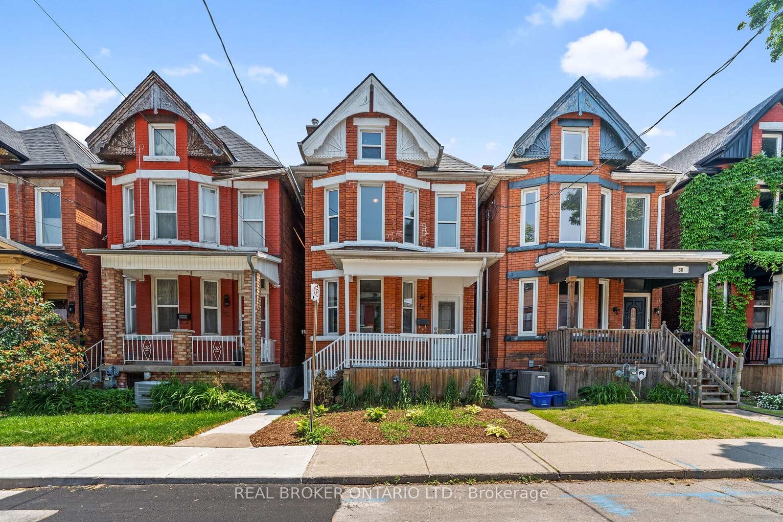 Property Photo:  40 Ashley Street  ON L8L 5S6 