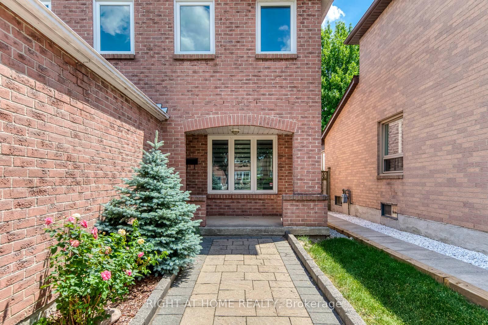 Property Photo: 17 Nickel Crescent ON L6S 4W3