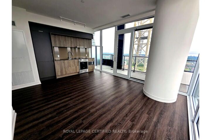 Photo de la propriété:  448 Burnhamthorpe Road W 5011  ON L5B 0R4 