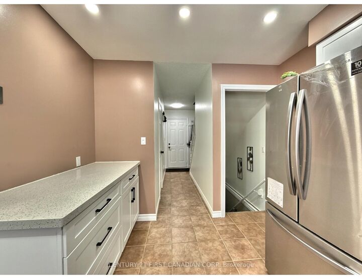 Property Photo:  159 Walmer Gardens  ON N6G 4H6 