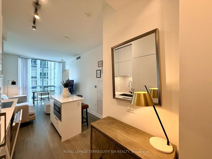 Photo de la propriété: 1 Yorkville Avenue 1003 ON M4W 0B1