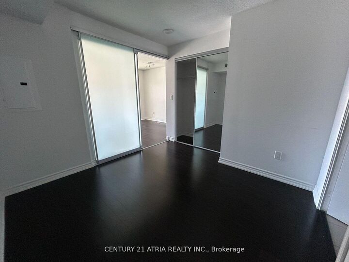Property Photo:  386 Yonge Street 1019  ON M5B 0A5 