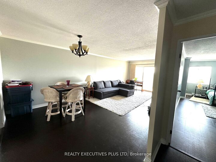 Property Photo:  858 Commissioners Road E 806  ON N6C 5Y5 