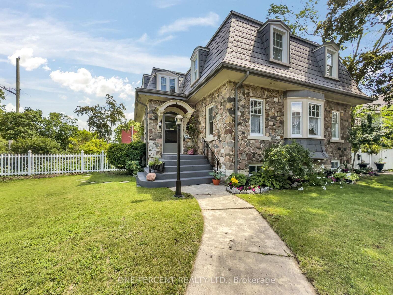 Property Photo: 104 Dundas Street W ON K7R 2A1