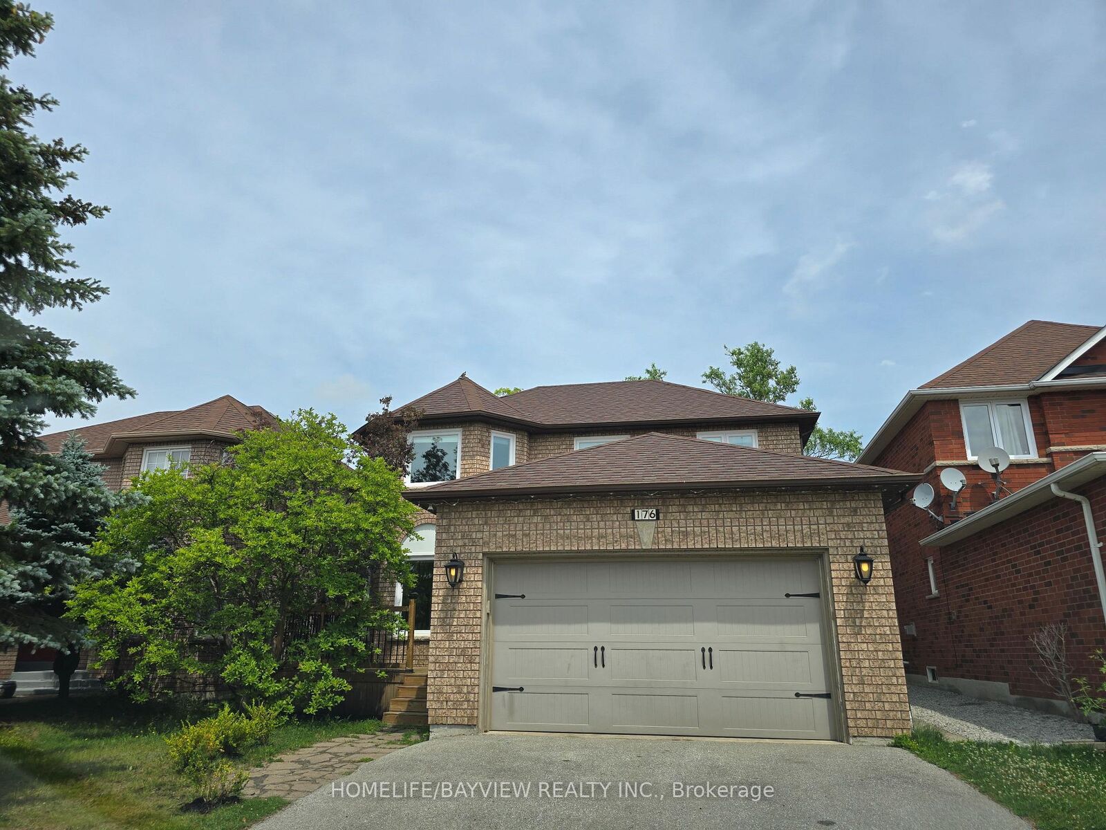 Property Photo: 176 Humberland Drive ON L4E 3S9